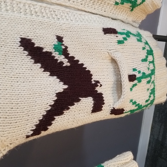 Mens Vintage duck sweater.  Wool feel.  Aprox XL to 2XL.  HANDMADE chunky knit. - Picture 6 of 17